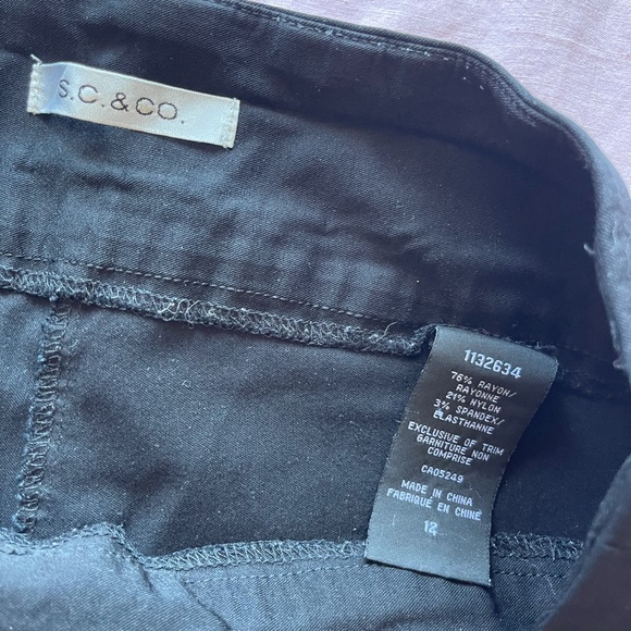 Black pant. - Picture 3 of 3